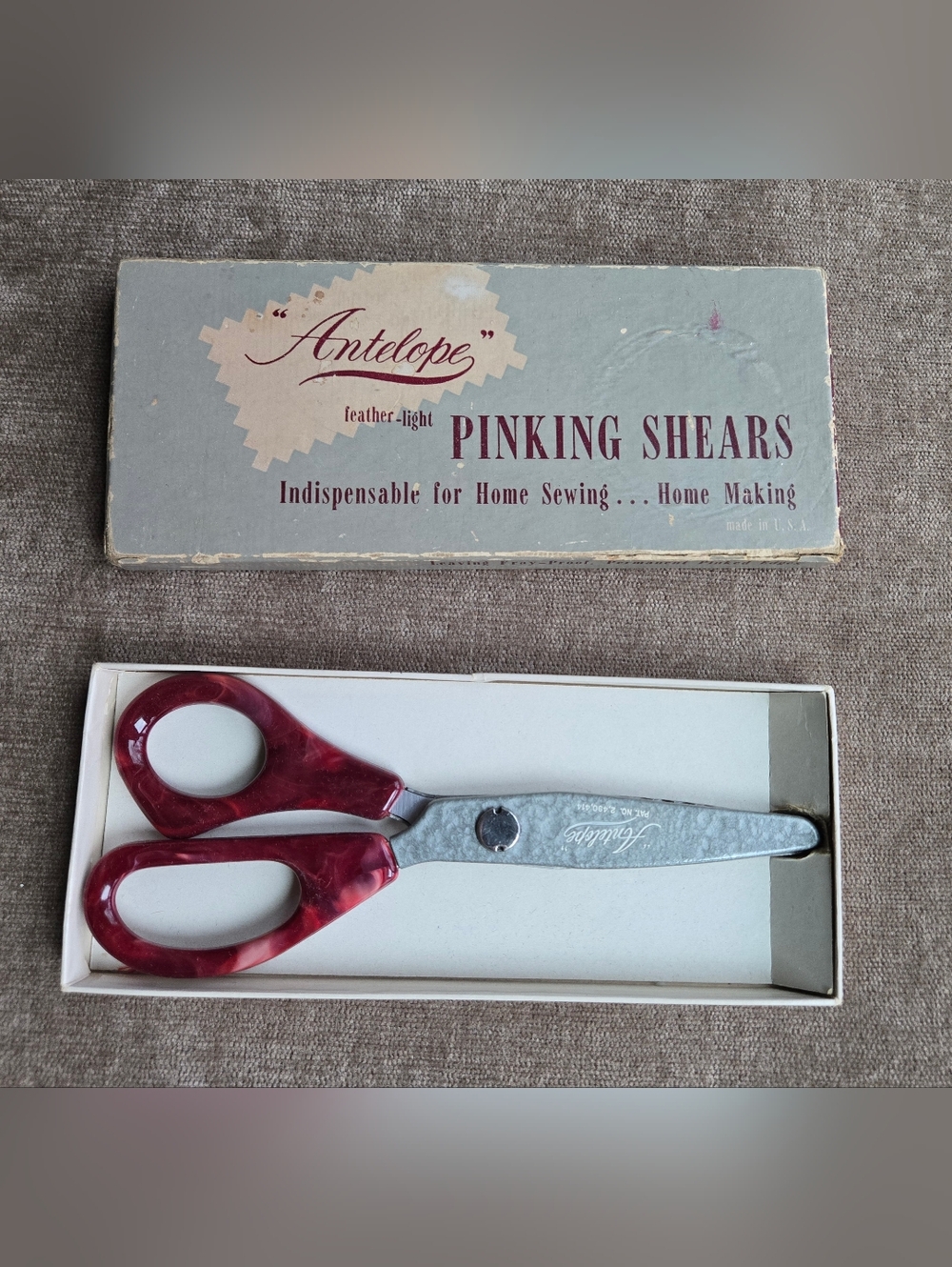 Antelope Pinking Shears - Red Handles